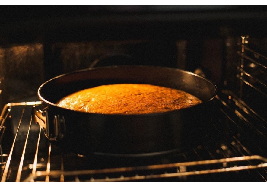 Cocinando con huevo por Kele E. Fabián